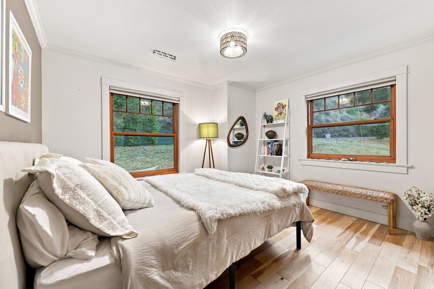 More Photos Of 11358 Creek Rd, Ojai Flex For Sale