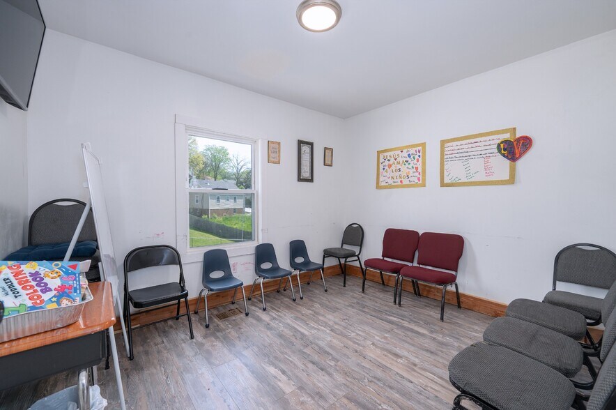 More Photos Of 200 Jupiter Dr, Nashville Flex For Sale
