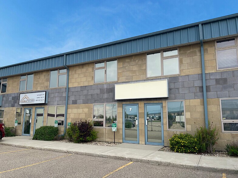 More Photos Of 7471 Edgar Industrial Bnd, Red Deer Warehouse For Lease