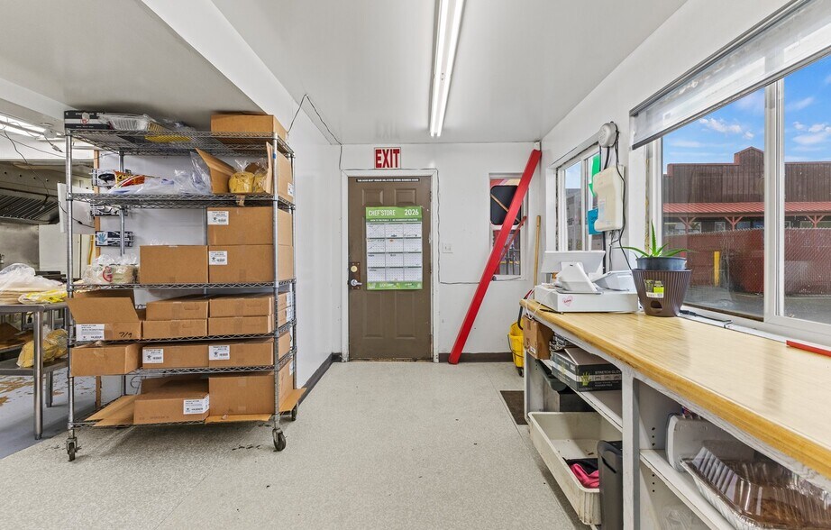 More Photos Of 1175 Newmark Ave, Coos Bay Restaurant For Sale