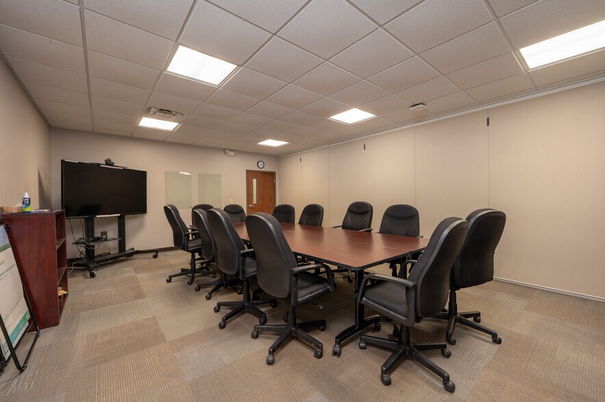 More Photos Of 2050 Reiser Ave SE, New Philadelphia Warehouse For Sale