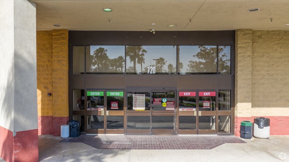 More Photos Of 700-784 N Main St, Corona Unknown For Lease
