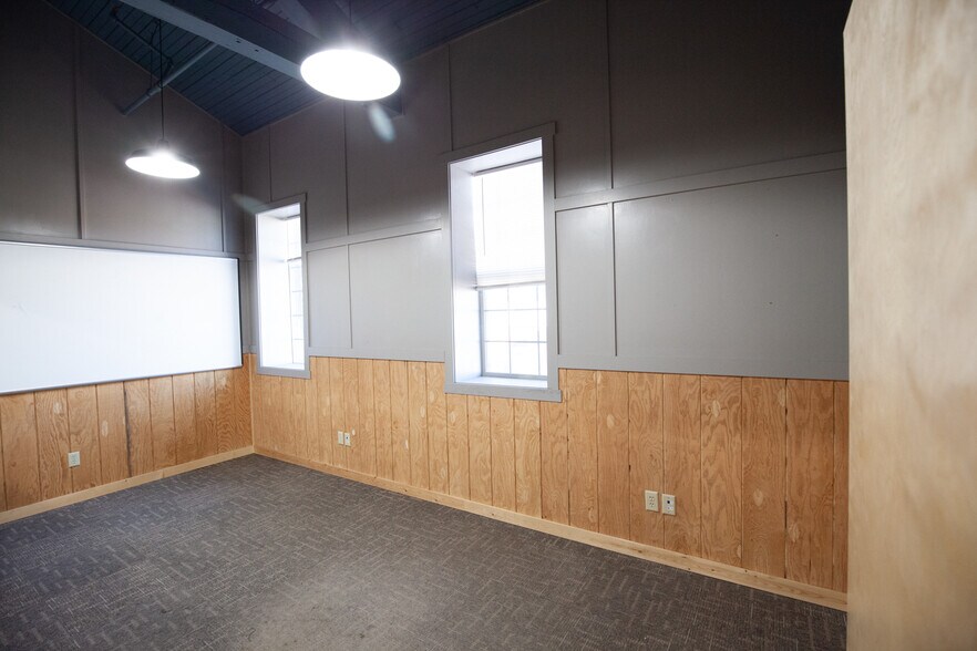 More Photos Of 9257 Bonner Mill Rd, Missoula Warehouse For Lease