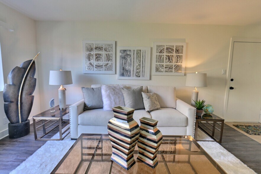 More Photos Of 534 Broadway St, Venice Apartments For Sale