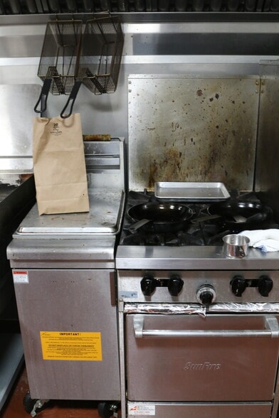 More Photos Of 3101 E Baltimore St, Baltimore General Retail For Sale