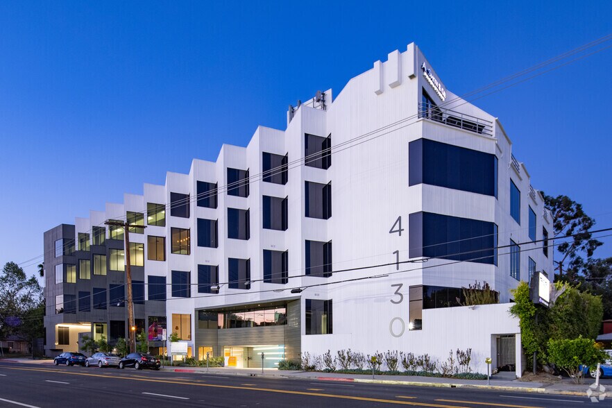 More Photos Of 4130 Cahuenga Blvd, Toluca Lake Medical For Lease