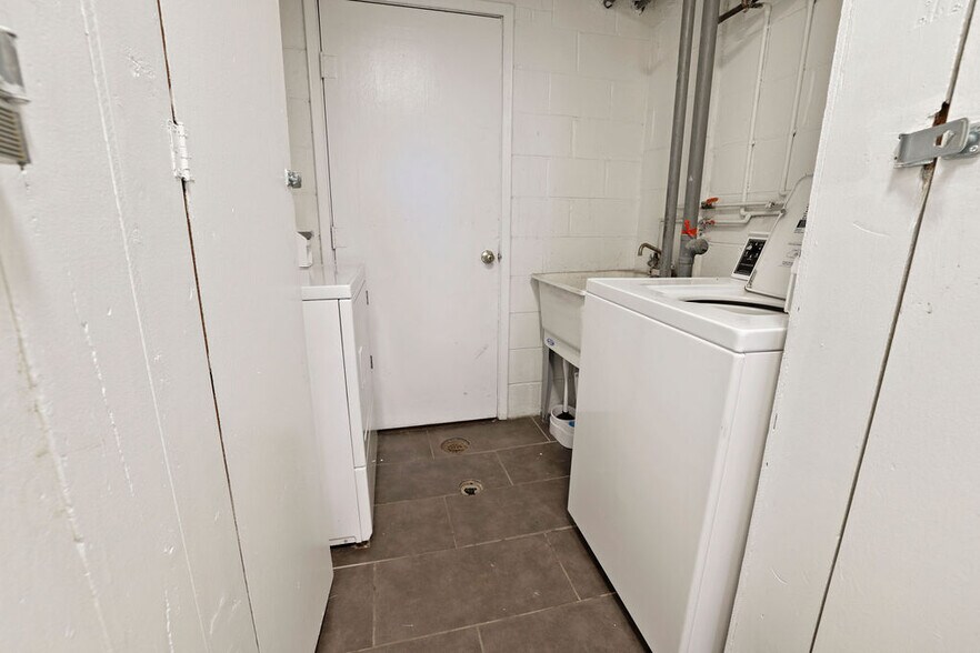 More Photos Of 2749 Queen City Ave, Cincinnati Apartments For Sale