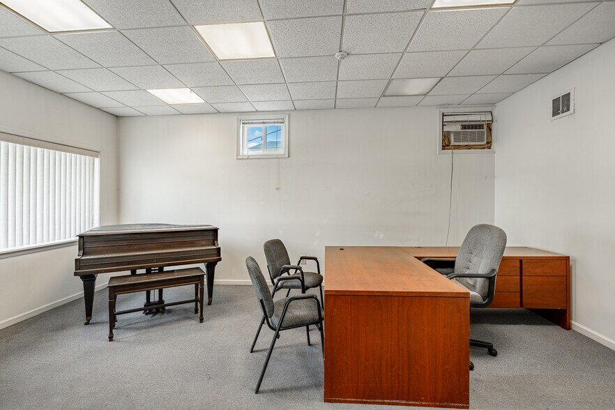 More Photos Of 663 Clearview Ave, Trevose Light Manufacturing For Sale