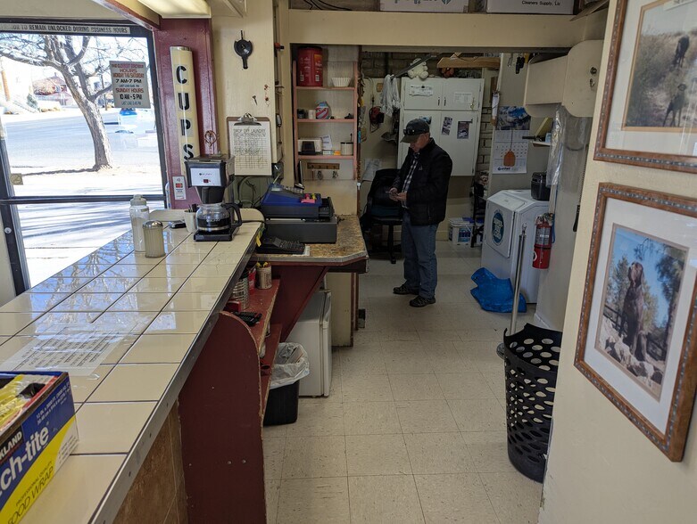 More Photos Of 325 E Gurley St, Prescott Freestanding For Sale