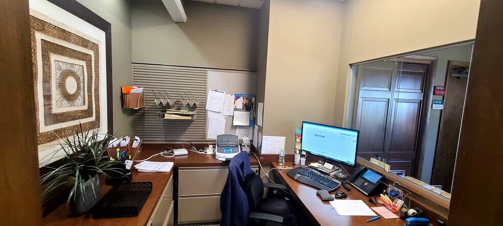 More Photos Of 320 N 5th St, Saint Charles Office For Lease