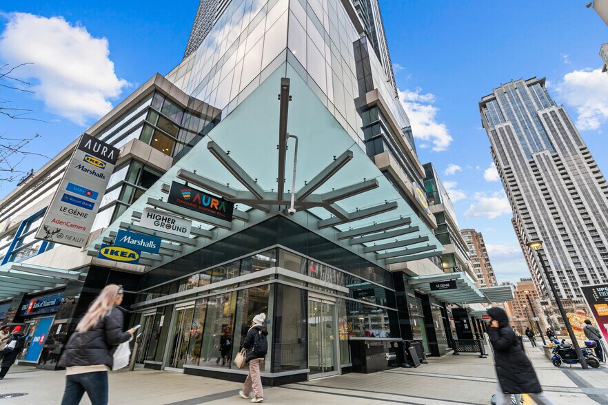 More Photos Of 384 Yonge St, Toronto Apartments For Sale