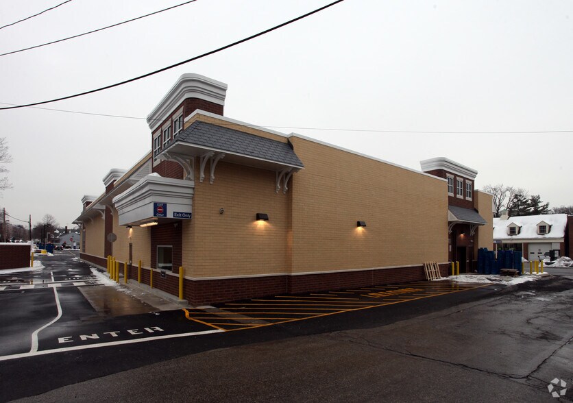 More Photos Of 237 E Lancaster Ave, Wayne Drugstore For Lease