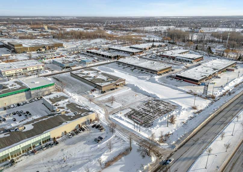 More Photos Of 9525 Boul Taschereau, Brossard Freestanding For Sale