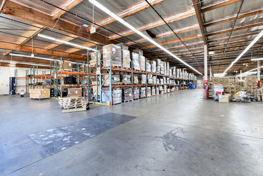 More Photos Of 19731 Nordhoff St, Northridge Warehouse For Lease