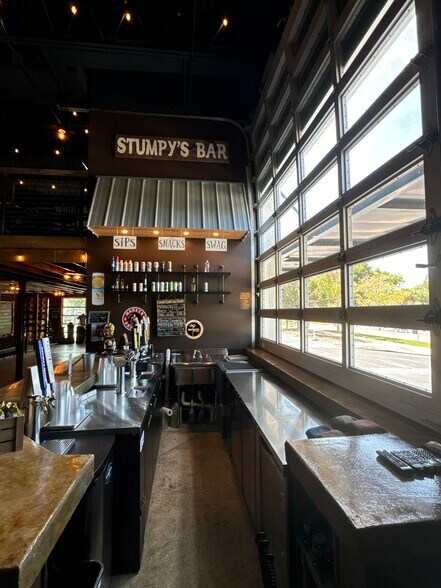 More Photos Of 201 E Center St, Tarpon Springs Bar For Lease