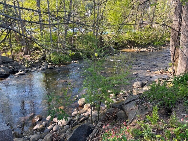 More Photos Of 740 River Rd, Gatlinburg Office For Sale