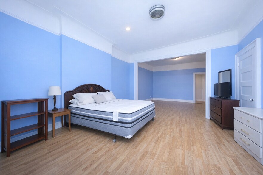 More Photos Of 1848 Coney Island Ave, Brooklyn Flex For Sale