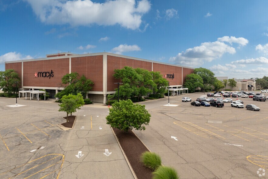 More Photos Of 86-750 W 14 Mile Rd, Troy Unknown For Lease