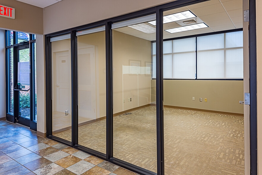 More Photos Of 1708 N Eastman Rd, Kingsport Bank For Sale