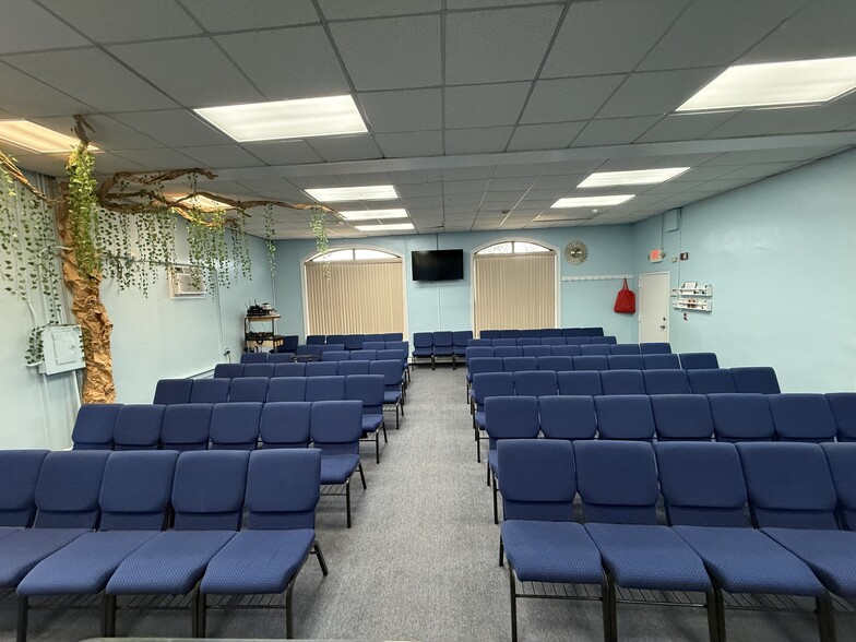 More Photos Of 2913 Jeannette St, Union City Storefront Retail Residential For Sale
