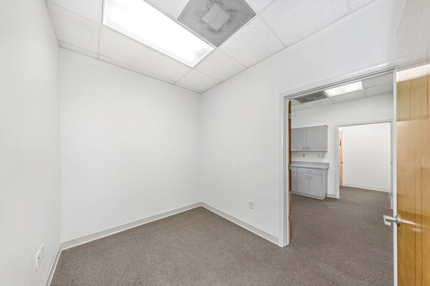 More Photos Of 14517 Bruce B Downs Blvd, Tampa Medical For Lease
