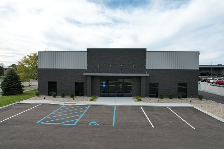 More Photos Of 16800 Southpark Dr, Westfield Light Manufacturing For Lease