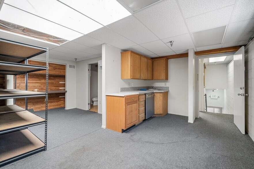 More Photos Of 501 Industrial Way, Fallbrook Manufacturing For Lease