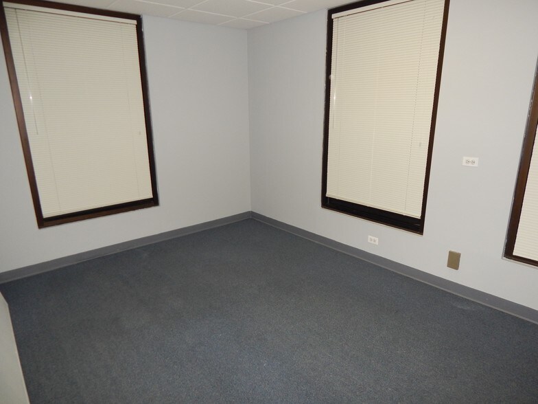 More Photos Of 4260 Westbrook Dr, Aurora Loft Creative Space For Lease