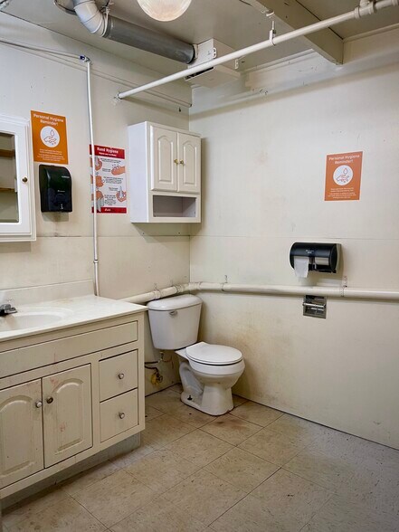 More Photos Of 21 Squires St, Cortland Warehouse For Lease