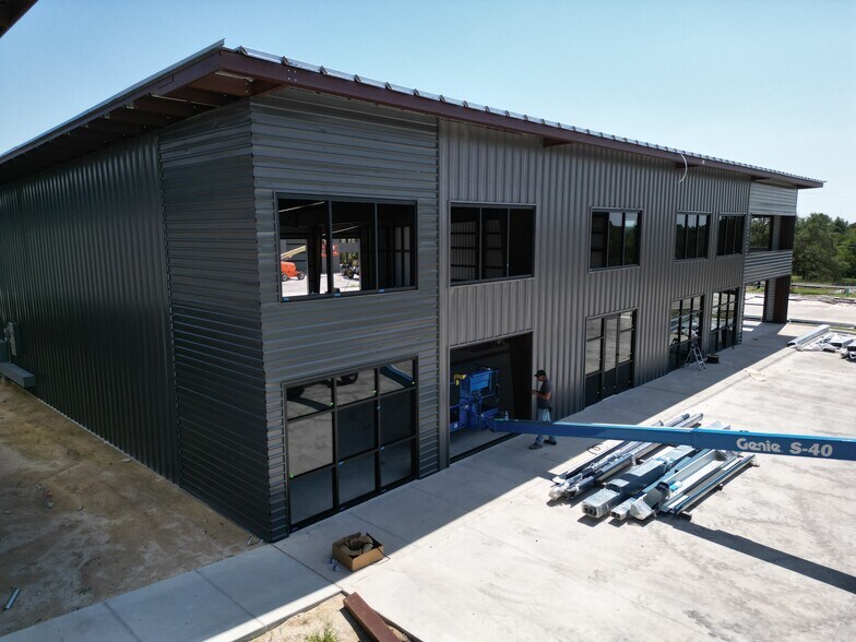 More Photos Of 7000 Airport Rd, Georgetown Light Distribution For Sale