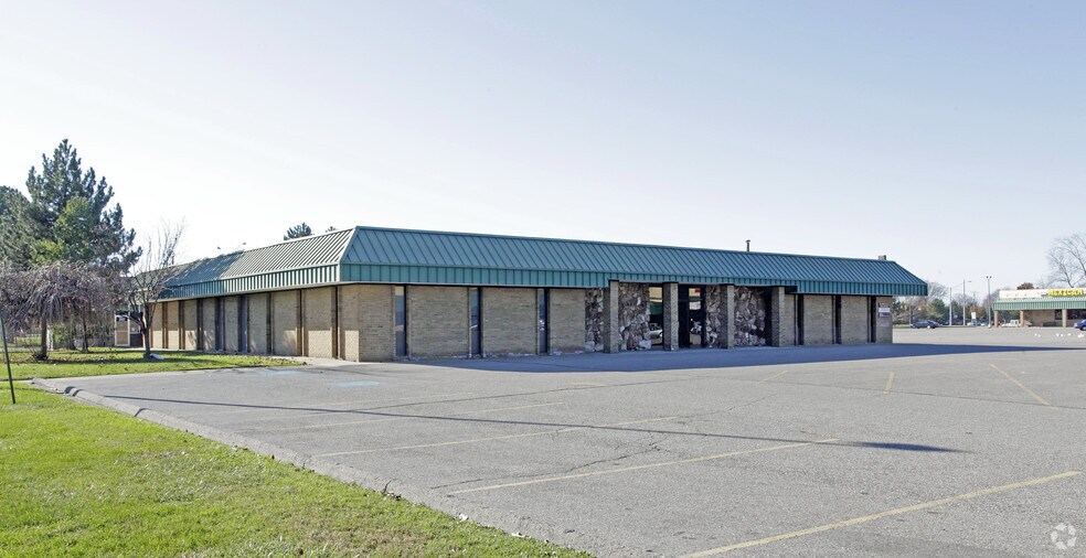More Photos Of 2999 E Big Beaver Rd, Troy Medical For Lease