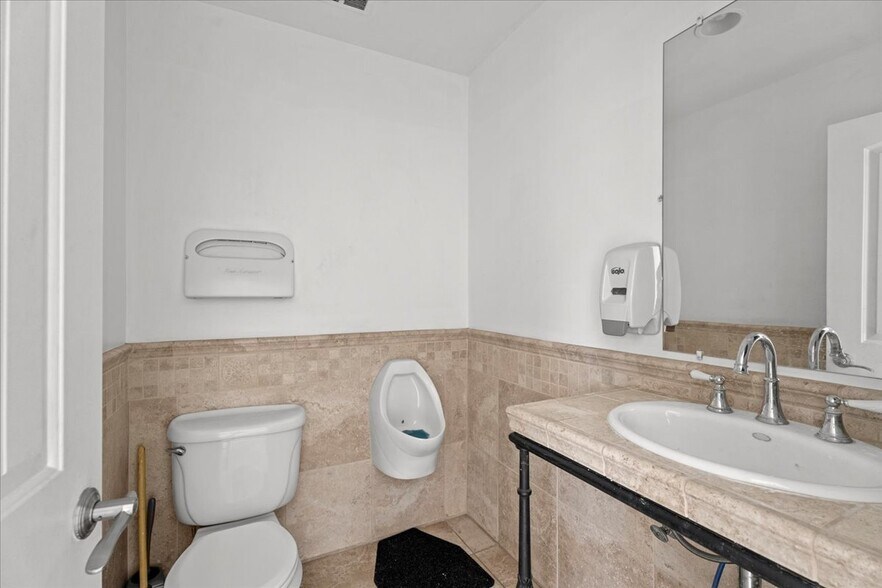 More Photos Of 207 S Flower St, Burbank Office Residential For Lease