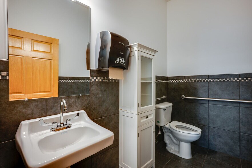 More Photos Of 801 N River St, Derby Warehouse For Sale