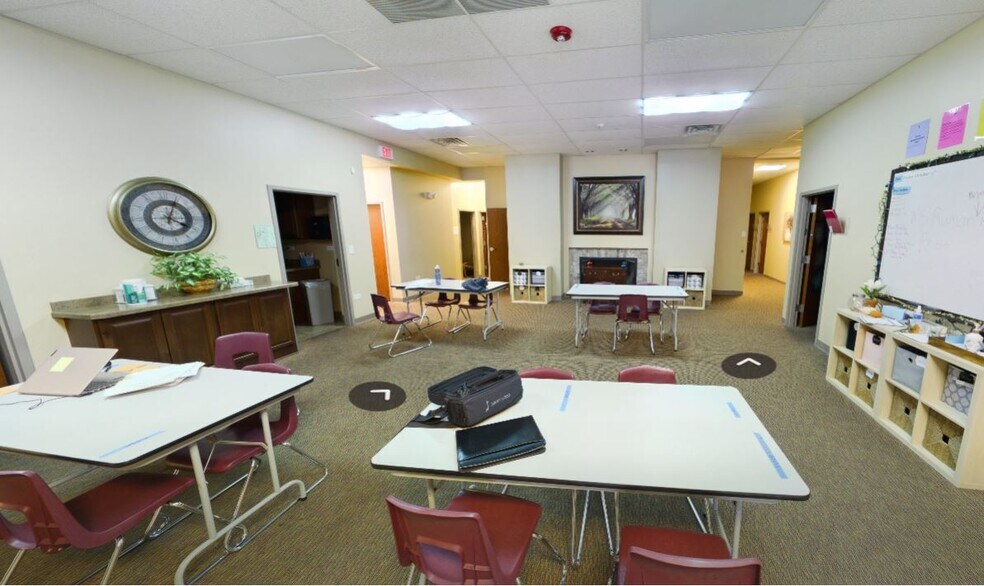 More Photos Of 180 S 8th St, West Dundee Freestanding For Sale