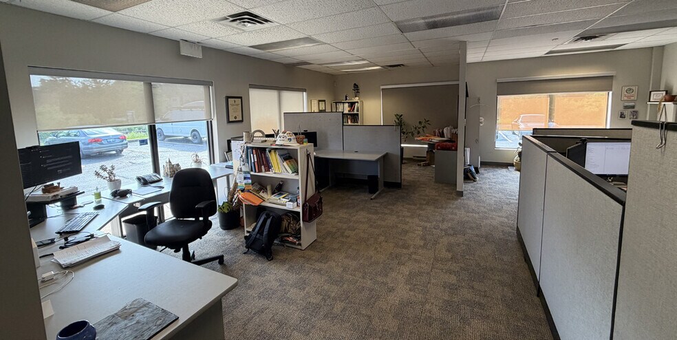 More Photos Of 176 Speedvale Ave, Guelph Office For Sale