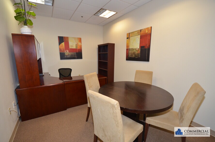 More Photos Of 13564 Village Park Dr, Orlando Unknown For Lease