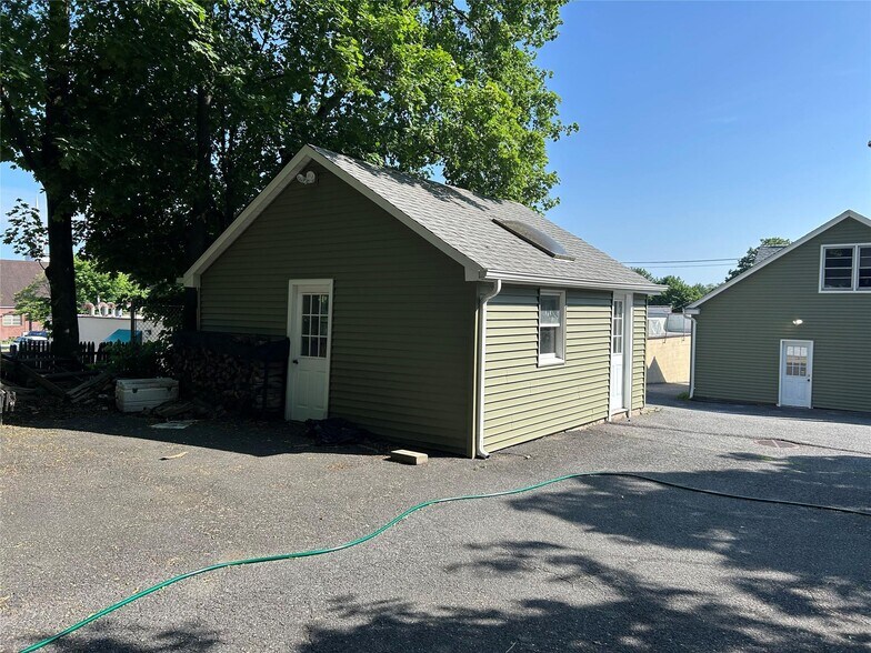 More Photos Of 153 Main St, Kings Park Office For Sale