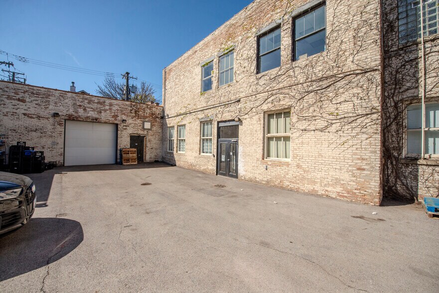 More Photos Of 1419 W Diversey Pky, Chicago Office For Sale