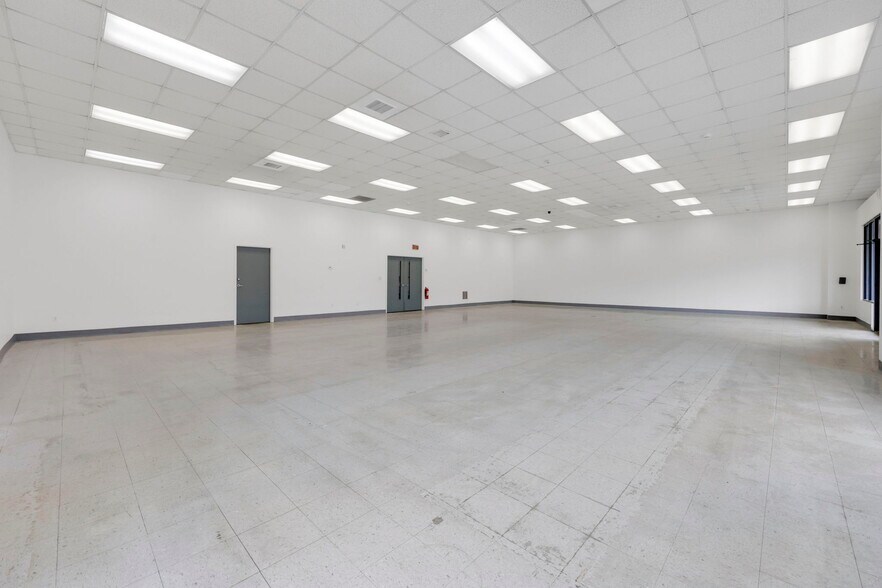 More Photos Of 179 Main St, Monroe Storefront For Lease