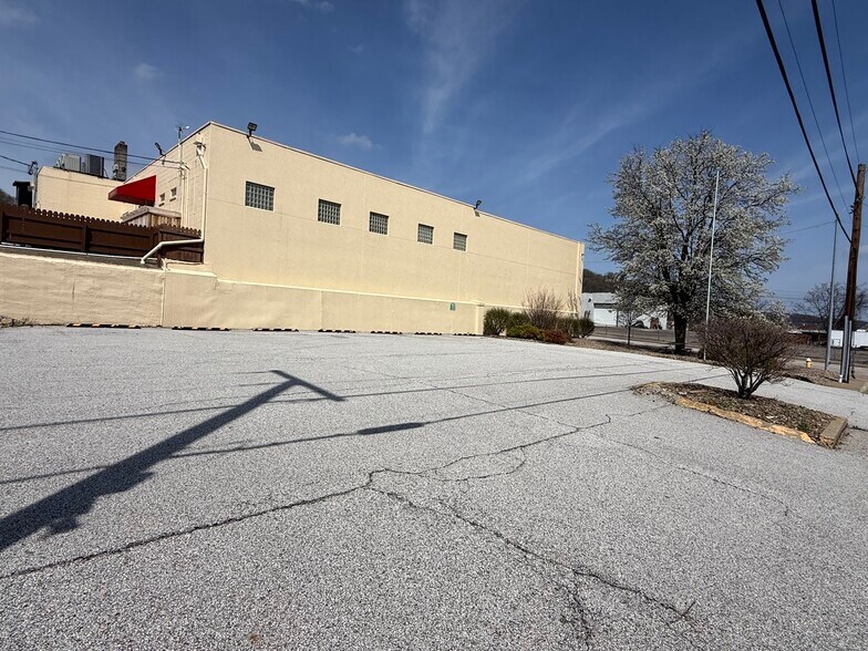 More Photos Of 630 Market St, Steubenville Office For Sale