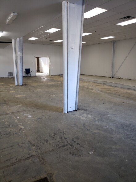 More Photos Of 1003-1013 Church St, Palmer Freestanding For Lease