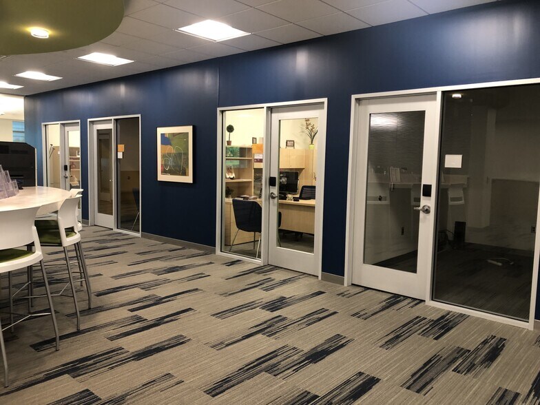 More Photos Of 850 Greenfield Rd, Lancaster Schools For Lease