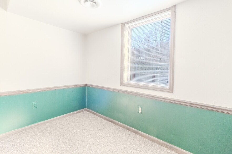 More Photos Of 1080 Long Run Rd, McKeesport Office For Lease