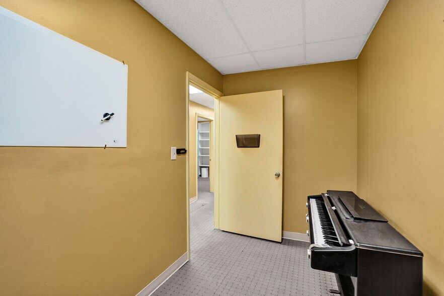 More Photos Of 2920-2940 E Commercial Blvd, Fort Lauderdale Storefront Retail Office For Lease
