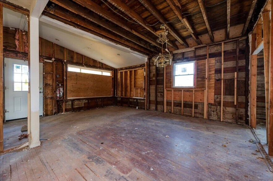 More Photos Of 304 Larkfield Rd, East Northport Freestanding For Sale