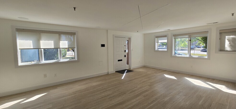 More Photos Of 6001-6003 Tower Ct, Alexandria Office For Sale