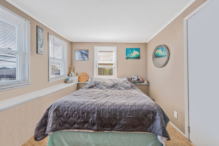 More Photos Of 504 Fire Island Ave, Babylon Flex For Sale