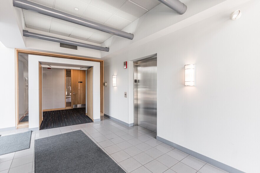 More Photos Of 290 Springfield Dr, Bloomingdale Medical For Lease