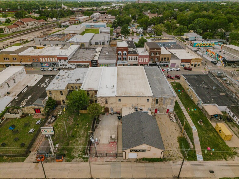 More Photos Of 830 N Kansas Ave, Topeka Bar For Sale