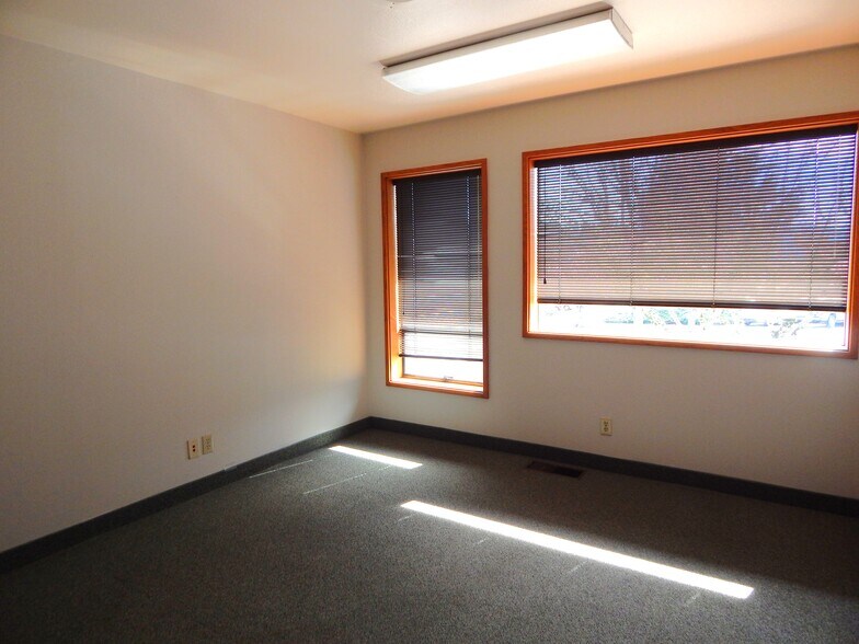 More Photos Of 272 Medical Loop, Roseburg Office For Sale